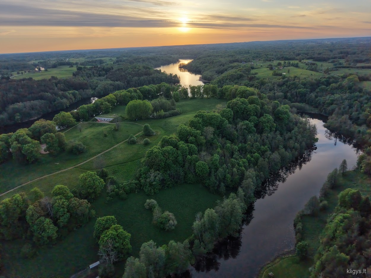 Upės vingiai Molėtų rajone