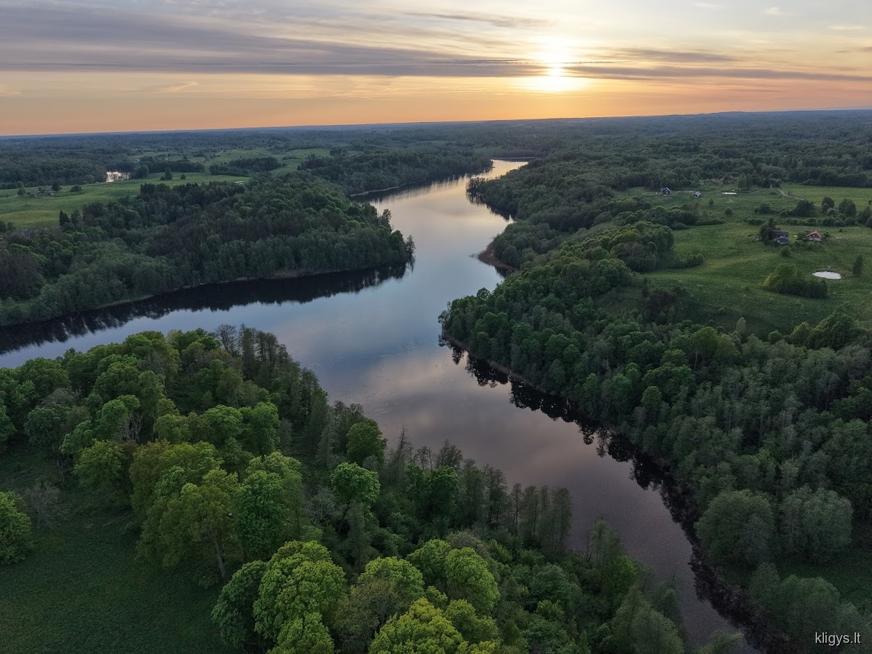 Neris saulėlydžio metu